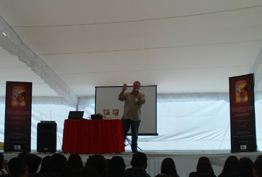 Luis Fernando Escalona impartiendo un curso